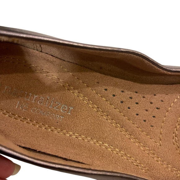 Women’s NATURALIZER Violette Leather Elegant Metallic Flats Shoes Bronze - Picture 6 of 9